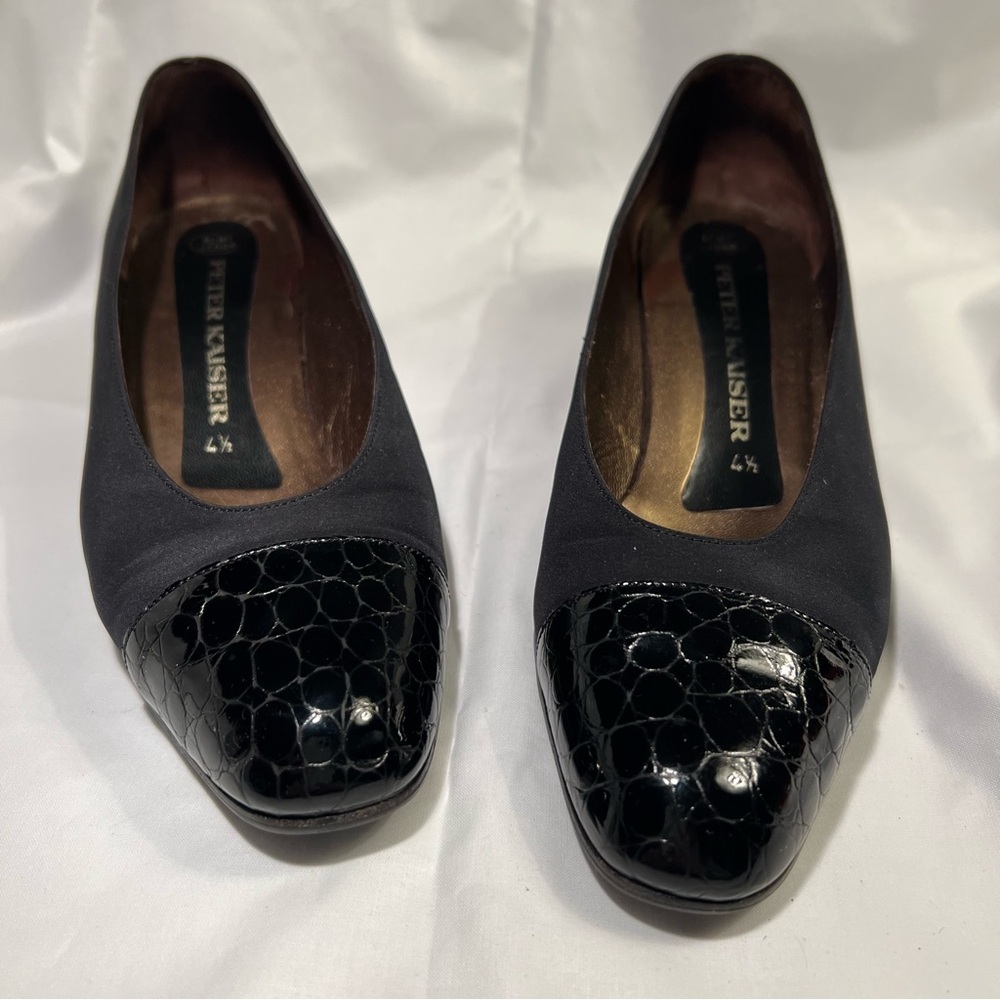 Vintage Peter Kaiser Black Flats with Glossy Toe Cap and Elegant Design